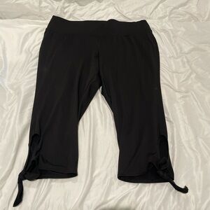 22/24 Black capri pants with tie at bottom